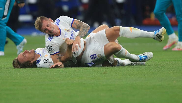 28.05.2022, xfrx, Fussball Champions League Finale 2022, FC Liverpool - Real Madrid emspor, v.l. Jubel Freude über den Sieg der Champions League bei Real Madrid Luka Modric (Real Madrid) Toni Kroos (Real Madrid) (DFL DFB REGULATIONS PROHIBIT ANY USE OF PHOTOGRAPHS as IMAGE SEQUENCES and or QUASI-VIDEO) Paris