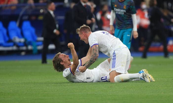28.05.2022, xfrx, Fussball Champions League Finale 2022, FC Liverpool - Real Madrid emspor, v.l. Jubel Freude über den Sieg der Champions League bei Real Madrid Luka Modric (Real Madrid) Toni Kroos (Real Madrid) (DFL DFB REGULATIONS PROHIBIT ANY USE OF PHOTOGRAPHS as IMAGE SEQUENCES and or QUASI-VIDEO) Paris