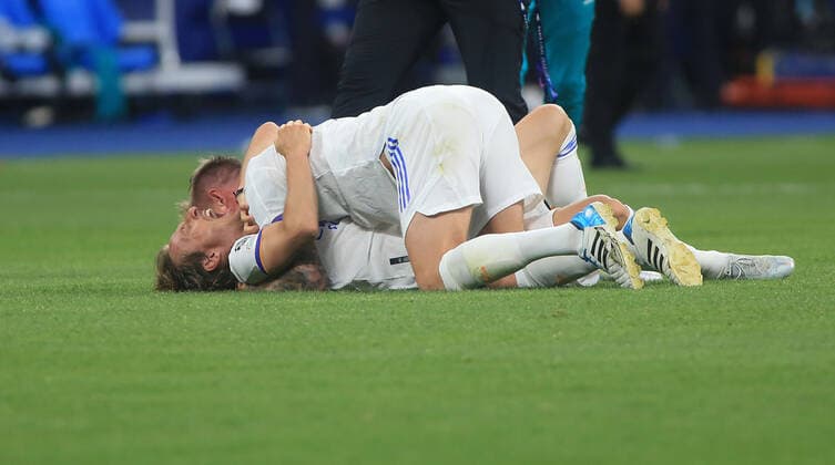 28.05.2022, xfrx, Fussball Champions League Finale 2022, FC Liverpool - Real Madrid emspor, v.l. Jubel Freude über den Sieg der Champions League bei Real Madrid Luka Modric (Real Madrid) Toni Kroos (Real Madrid) (DFL DFB REGULATIONS PROHIBIT ANY USE OF PHOTOGRAPHS as IMAGE SEQUENCES and or QUASI-VIDEO) Paris