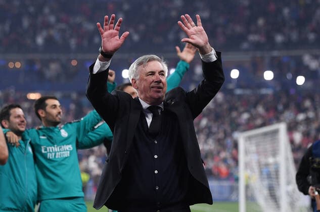 Fussball CHL FINALE 2021 2022 Finale in Paris 28.05.2022 FC Liverpool - Real Madrid Trainer Carlo Ancelotti (Real Madrid) jubelt ueber den Sieg der Champions League