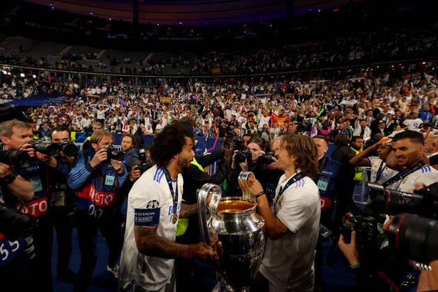 28th May 2022; Stade de France stadium, Saint-Denis, Paris, France. Champions League football final between Liverpool FC and Real Madrid; Marcelo of Real Madrid and Luka Modric are surrounded by photographers as they celebrate with the Champions League Trophy  ActionPlus12394251 ShaunxBrooks