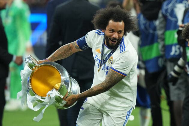 Marcelo of Real Madrid celebrates with the UEFA Champions League trophy following his team s victory in the UEFA Champions League final match between Liverpool FC and Real Madrid at Stade de France on May 28, 2022 in Paris, France. Copyright: xGiuseppexMaffiax 32220226