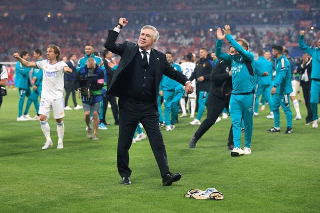 Sport Bilder des Tages Football - UEFA Champions League Final - Liverpool v Real Madrid 28th May 2022 - UEFA Champions League Final - Liverpool v Real Madrid - Real Madrid coach Carlo Ancelotti celebrates after the match - Photo: Simon Stacpoole Offside. Paris France Copyright: xSimonxStacpoolexOffside