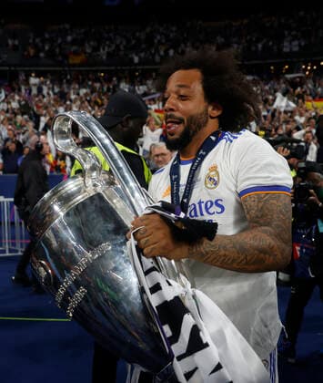 Real Madrid s Marcelo celebrates their victory over Liverpool following the UEFA Champions League final soccer match between Liverpool FC and Real Madrid held at Saint-Denis stadium, in Paris, France, 28 May 2022. UEFA CHampions League final match: Real Madrid vs. Liverpool FC !ACHTUNG: NUR REDAKTIONELLE NUTZUNG!  Copyright: xJuanjoxMartinx GRAF2237 20220528-d93e45829c22af96f7fc73226bd08836f68785a2