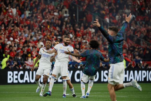 Real Madrid s players celebrate their victory over Liverpool following the UEFA Champions League final soccer match between Liverpool FC and Real Madrid held at Saint-Denis stadium, in Paris, France, 28 May 2022. UEFA CHampions League final match: Real Madrid vs. Liverpool FC !ACHTUNG: NUR REDAKTIONELLE NUTZUNG!  Copyright: xJuanjoxMartinx GRAF2142 0160171116st