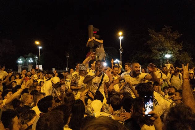 Fußball, Real Madrid gewinnt die Champions League, feiernde Fans in Madrid May 28, 2022, Madrid, Madrid, Spain: Real Madrid fans celebrate winning the Champions League at Plaza de Cibeles in Madrid, Spain. Madrid Spain - ZUMAb332 0160183323st Copyright: xMatiasxBasualdox