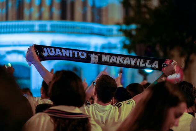 Champions League Celebration Real Madrid fans celebrate the victory of their team against Liverpool 0-1 in the Champions League Trophy, in Madrid, Spain, on May 28, 2022. Madrid Madrid Spain  Copyright: xTomasxCallex originalFilename:calle-fansofre220528_npkN6.jpg