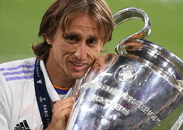 France Soccer Champions League Liverpool - Real Madrid 8203186 29.05.2022 Real s Luka Modri?? celebrates with the trophy during the awarding ceremony after winning the Champions League in Paris, France. Alexey Filippov Sputnik Paris France  Copyright: xAlexeyxFilippovx