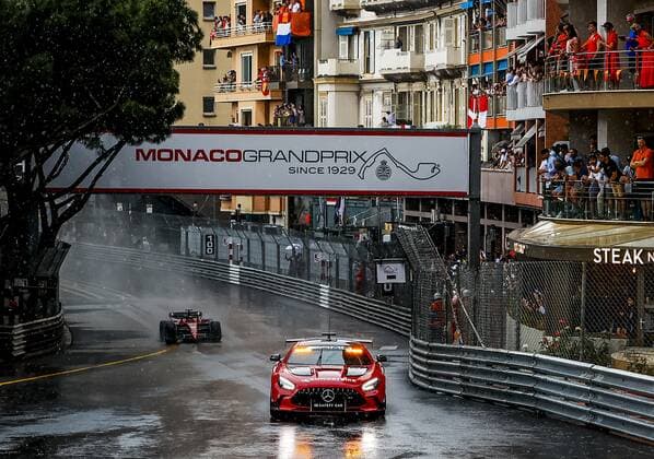 MONTE-CARLO - The safety car and Charles Leclerc (16) with the Ferrari during the formation lap of the F1 Grand Prix of Monaco at Circuit de Monaco on May 29, 2022 in Monte-Carlo, Monaco. REMKO DE WAAL F1 Grand Prix van Monaco, RACE 2022 xVIxANPxSportx xxANPxIVx