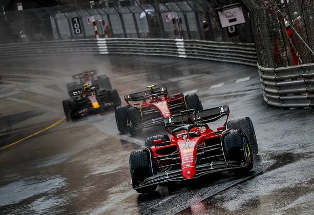 MONTE-CARLO - Charles Leclerc (16) with the Ferrari, Carlos Sainz (55) with the Ferrari, Sergio Perez (11) with the Oracle Red Bull Racing RB18 Honda and Max Verstappen (1) with the Oracle Red Bull Racing RB18 Honda during the formation lap of the F1 Grand Prix of Monaco at Circuit de Monaco on May 29, 2022 in Monte-Carlo, Monaco. REMKO DE WAAL F1 Grand Prix van Monaco, RACE 2022 xVIxANPxSportx xxANPxIVx
