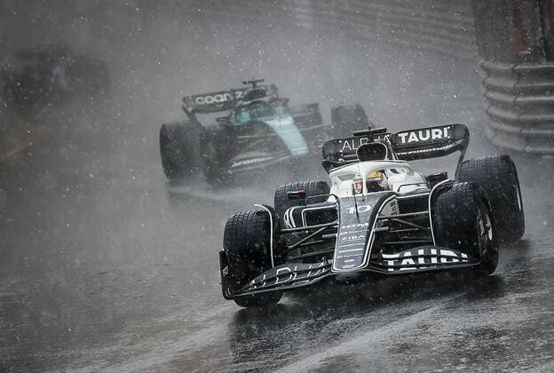MONTE-CARLO - Pierre Gasly (10) driving the AlphaTauri AT03 and Lance Stroll (18) driving the Aston Martin AMR22 during the formation lap of the F1 Grand Prix of Monaco at Circuit de Monaco on May 29, 2022 in Monte-Carlo, Monaco. REMKO DE WAAL F1 Grand Prix van Monaco, RACE 2022 xVIxANPxSportx xxANPxIVx