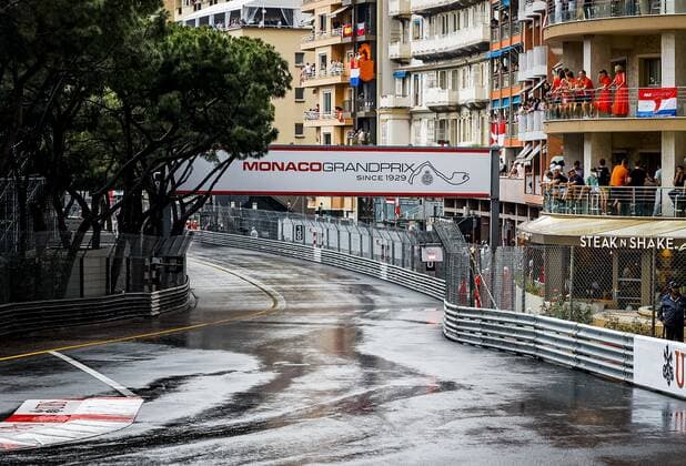 MONTE-CARLO - An empty track after a red flag is raised during the race of the F1 Monaco Grand Prix at Circuit de Monaco on May 29, 2022 in Monte-Carlo, Monaco. REMKO DE WAAL F1 Grand Prix van Monaco, RACE 2022 xVIxANPxSportx xxANPxIVx