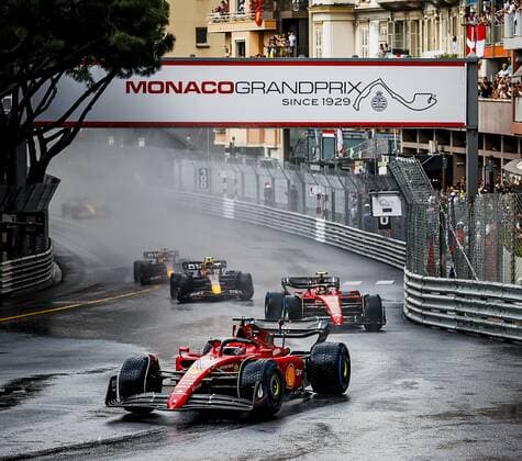 MONTE-CARLO - Charles Leclerc (16) with the Ferrari, Carlos Sainz (55) with the Ferrari, Sergio Perez (11) with the Oracle Red Bull Racing RB18 Honda and Max Verstappen (1) with the Oracle Red Bull Racing RB18 Honda with the Ferrari during the F1 Monaco Grand Prix at Circuit de Monaco on May 29, 2022 in Monte-Carlo, Monaco. REMKO DE WAAL F1 Grand Prix van Monaco, RACE 2022 xVIxANPxSportx xxANPxIVx