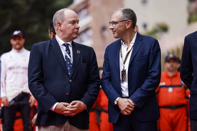 Formel 1, GP von Monaco, Fürst Albert und Fürstin Charlene DOMENICALI Stefano (ita), Chairman and CEO Formula One Group FOM, Albert II, Pprince de Monaco, portrait during the Formula 1 Grand Prix de Monaco 2022, 7th round of the 2022 FIA Formula One World Championship, WM, Weltmeisterschaft on the Circuit de Monaco, from May 27 to 29, 2022 in Monte-Carlo, Monaco - F1 - MONACO GRAND PRIX 2022 - Race DPPI Panoramic  00122019__DE_3623.JPG_