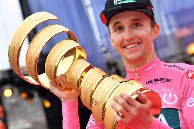 Bilder des Jahres 2022, Sport 05 Mai Sport Themen der Woche KW21 Sport Bilder des Tages Photo Gian Mattia D Alberto LaPresse May 29, 2022 Verona, Italy Cycling Giro d Italia 2022 - 105th edition - stage 21 - Individual time trial - Verona - Verona (Cronometro delle Colline Veronesi) - In the pic: HINDLEY Jai (BORA - HANSGROHE) maglia rosa, winner with the Endless Trophy  Copyright: xGianxMattiaxD Alberto LaPressex