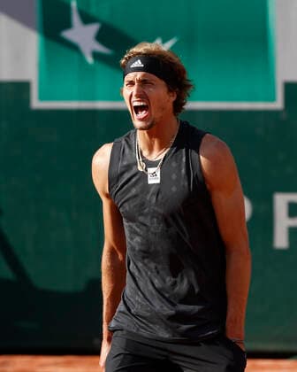 French Open 2022, Alexander Zverev (GER) jubelt nach dem Sieg, Jubel, Freude, Emotion Tennis - French Open 2022 - Grand Slam ATP, Tennis Herren WTA, Tennis Damen ITF - Roland Garros - Paris - - France - 29 May 2022. Copyright: xJuergenxHasenkopfx