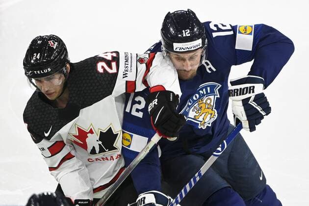 Eishockey, WM Finale, Finnland - Kanada Dylan Cozens (L) of Canada and Marko Anttila of Finland vies for the puck during the 2022 IIHF Ice hockey, Eishockey World Championships final match between Finland and Canada in Tampere, on May 29th, 2022. Tampere Finland LKFTJK20220529201928QMPM  Copyright: xJussixNukarix