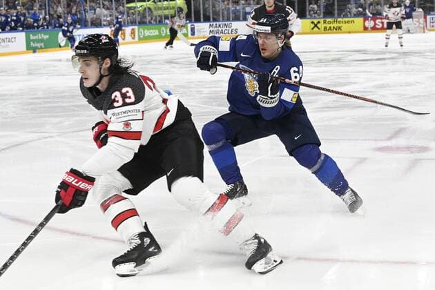 Eishockey, WM Finale, Finnland - Kanada Ryan Graves of Canada and Mikael Granlund of Finland during the 2022 IIHF Ice hockey, Eishockey World Championships final match between Finland and Canada in Tampere, on May 29th, 2022. Tampere Finland LKFTJK20220529202324CGXV  Copyright: xEmmixKorhonenx