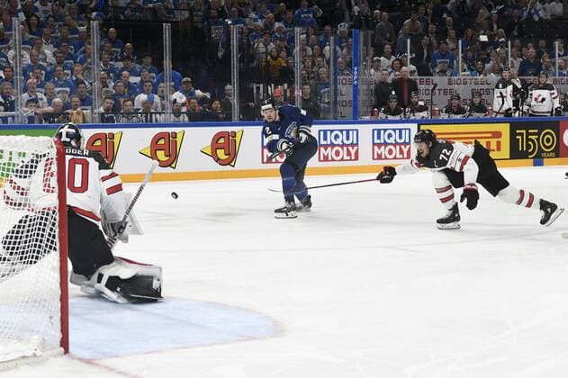 Eishockey, WM Finale, Finnland - Kanada Ville Pokka of Finland shoots against goalkeeper Chris Driedger Canada during the 2022 IIHF Ice hockey, Eishockey World Championships final match between Finland and Canada in Tampere, on May 29th, 2022. Tampere Finland LKFTJK20220529203152CDWN  Copyright: xEmmixKorhonenx