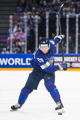 Eishockey, WM Finale, Finnland - Kanada 220529 Toni Rajala of Finland during the 2022 IIHF Ice hockey, Eishockey World Championship, WM, Weltmeisterschaft gold medal game between Finland and Canada on May 29, 2022 in Tampere. Photo: Maxim Thore BILDBYRAN kod MT MT0408 ishockey ice hockey ishockey-vm iihf ice hockey world championship finland kanada canada bbeng Copyright: MAXIMxTHORE BB220529MT090