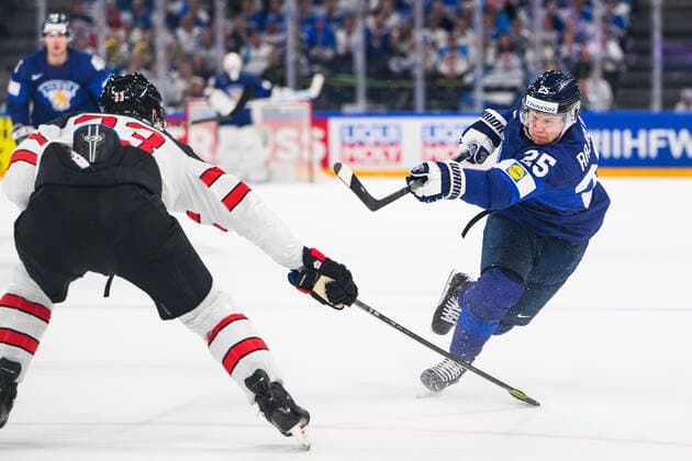 Eishockey, WM Finale, Finnland - Kanada 220529 Toni Rajala of Finland during the 2022 IIHF Ice hockey, Eishockey World Championship, WM, Weltmeisterschaft gold medal game between Finland and Canada on May 29, 2022 in Tampere. Photo: Maxim Thore BILDBYRAN kod MT MT0408 ishockey ice hockey ishockey-vm iihf ice hockey world championship finland kanada canada bbeng Copyright: MAXIMxTHORE BB220529MT092