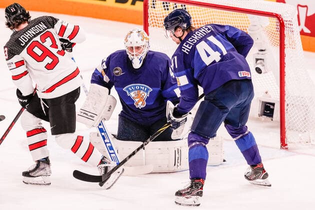 Eishockey, WM Finale, Finnland - Kanada TAMPERE, FINLAND - MAY 29: goalkeeper Jussi Olkinuora of Finland (M) in action during the 2022 IIHF Ice hockey, Eishockey World Championship, WM, Weltmeisterschaft match between Finland and Canada at Nokia Arena on May 29, 2022 in Tampere, Finland. Tampere Nokia Arena Finland Copyright: xJustPictures.ch JarixPestelaccix