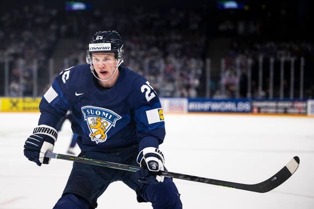 Eishockey, WM Finale, Finnland - Kanada 220529 Toni Rajala of Finland during the 2022 IIHF Ice hockey, Eishockey World Championship, WM, Weltmeisterschaft gold medal game between Finland and Canada on May 29, 2022 in Tampere. Photo: Maxim ThorÃ BILDBYRAN kod MT MT0408 ishockey ice hockey ishockey-vm iihf ice hockey world championship finland kanada canada bbeng Copyright: MAXIMxTHORE BB220529MT096