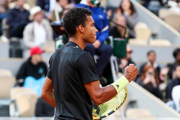 TENNIS - French Open 2022 PARIS,FRANCE,29.MAY.22 - TENNIS - ATP, Tennis Herren World Tour, French Open, Roland Garros, Grand Slam. Image shows the rejoicing of Felix Auger-Aliassime (CAN).  GEPAxpictures xPatrickxSteiner