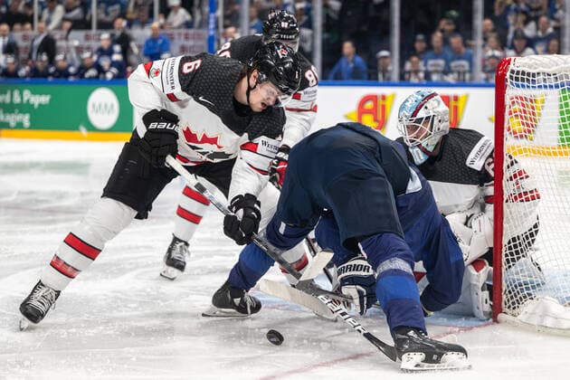 Eishockey, WM Finale, Finnland - Kanada 220529 Travis Sanheim of Canada and Hannes Björninen of Finland during the 2022 IIHF Ice hockey, Eishockey World Championship, WM, Weltmeisterschaft gold medal game between Finland and Canada on May 29, 2022 in Tampere. Photo: Maxim Thore BILDBYRAN kod MT MT0408 ishockey ice hockey ishockey-vm iihf ice hockey world championship finland kanada canada bbeng Copyright: MAXIMxTHORE BB220529MT101