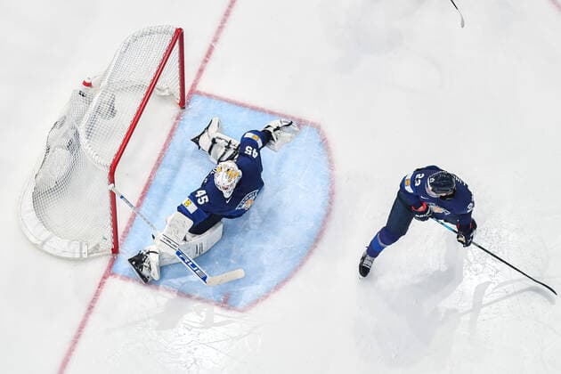 Eishockey, WM Finale, Finnland - Kanada 220529 Goaltender Juho Olkinuora of Finland when Dylan Cozens of Canada (not in frame) scores 0-1 during the 2022 IIHF Ice hockey, Eishockey World Championship, WM, Weltmeisterschaft gold medal game between Finland and Canada on May 29, 2022 in Tampere. Photo: Maxim Thore BILDBYRAN kod MT MT0408 ishockey ice hockey ishockey-vm iihf ice hockey world championship finland kanada canada bbeng Copyright: MAXIMxTHORE BB220529MT102