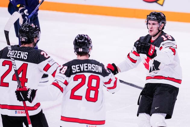 Eishockey, WM Finale, Finnland - Kanada TAMPERE, FINLAND - MAY 29: Dylan Cozens of Canada (L) celebrates his goal with Damon Severson of Canada (M) and Matt Barzal of Canada (R) during the 2022 IIHF Ice hockey, Eishockey World Championship, WM, Weltmeisterschaft match between Finland and Canada at Nokia Arena on May 29, 2022 in Tampere, Finland. Tampere Nokia Arena Finland Copyright: xJustPictures.ch JarixPestelaccix