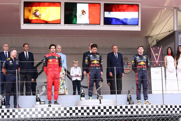 Monaco , Monte Carlo, 29.05.2022, Circuit de Monaco, Formula 1 - Monaco Grand Prix 2022 - Race, Sergio Perez (Red Bull Racing) und Max Verstappen (Red Bull Racing) und Carlos Sainz (Scuderia Ferrari) celebrates on the podium - (Photo EU-Images) Monte Carlo Circuit de Monaco Monaco