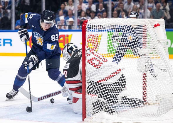 Eishockey, WM Finale, Finnland - Kanada 220529 Harri Pesonen of Finland during the 2022 IIHF Ice hockey, Eishockey World Championship, WM, Weltmeisterschaft gold medal game between Finland and Canada on May 29, 2022 in Tampere. Photo: Maxim ThorÃ BILDBYRAN kod MT MT0408 ishockey ice hockey ishockey-vm iihf ice hockey world championship finland kanada canada bbeng Copyright: MAXIMxTHORE BB220529MT109