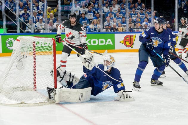 Eishockey, WM Finale, Finnland - Kanada 29.05.2022, Tampere, Nokia Arena, Finland v Canada - 2022 IIHF Ice hockey, Eishockey World Championship, WM, Weltmeisterschaft Canada scores the 0:1 goal Tampere Nokia Arena Pirkanmaa Finland Copyright: xJustPictures.ch AndreaxBrancax