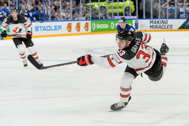 Eishockey, WM Finale, Finnland - Kanada 29.05.2022, Tampere, Nokia Arena, Finland v Canada - 2022 IIHF Ice hockey, Eishockey World Championship, WM, Weltmeisterschaft 33 Ryan Graves (Canada) Tampere Nokia Arena Pirkanmaa Finland Copyright: xJustPictures.ch AndreaxBrancax
