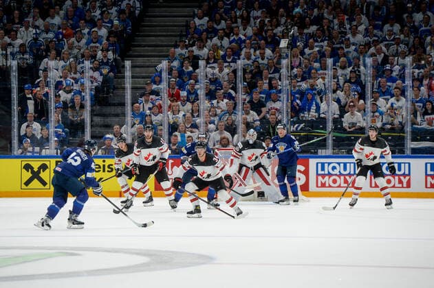 Eishockey, WM Finale, Finnland - Kanada 29.05.2022, Tampere, Nokia Arena, Finland v Canada - 2022 IIHF Ice hockey, Eishockey World Championship, WM, Weltmeisterschaft 42 Sami Vatanen (Finland) Tampere Nokia Arena Pirkanmaa Finland Copyright: xJustPictures.ch AndreaxBrancax