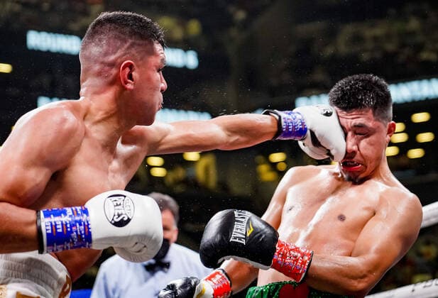 Bilder des Jahres 2022, Sport 05 Mai Sport Themen der Woche KW21 May 28, 2022, Brooklyn, New York, USA: JESUS RAMOS (coral trunks) battles LUKE SANTAMARIA in a super welterweight bout at the Barclays Center in Brooklyn, New York. Ramos won by unanimous decision. Brooklyn USA - ZUMAp109 20220528_zaf_p109_009 Copyright: xJoelxPlummerx