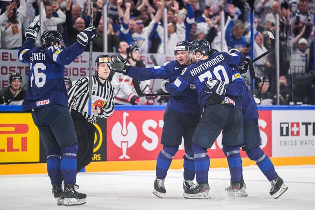 220529 Mikael Granlund of Finland celebrates after 2-1 during the 2022 IIHF Ice hockey, Eishockey World Championship, WM, Weltmeisterschaft gold medal game between Finland and Canada on May 29, 2022 in Tampere. Photo: Maxim Thore BILDBYRAN kod MT MT0408 ishockey ice hockey ishockey-vm iihf ice hockey world championship finland kanada canada bbeng celebration jubel Copyright: MAXIMxTHORE BB220529MT126