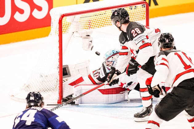 TAMPERE, FINLAND - MAY 29: Mikael Granlund of Finland scores his goal against goalkeeper Chris Driedger of Canada during the 2022 IIHF Ice hockey, Eishockey World Championship, WM, Weltmeisterschaft match between Finland and Canada at Nokia Arena on May 29, 2022 in Tampere, Finland. Tampere Nokia Arena Finland Copyright: xJustPictures.ch JarixPestelaccix