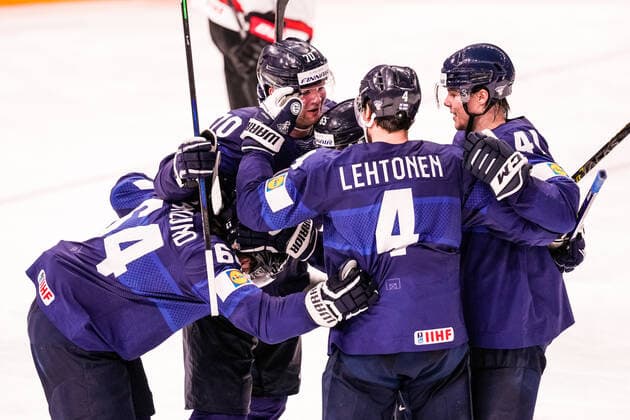 TAMPERE, FINLAND - MAY 29: Mikael Granlund of Finland (L) celebrates his goal with teammates during the 2022 IIHF Ice hockey, Eishockey World Championship, WM, Weltmeisterschaft match between Finland and Canada at Nokia Arena on May 29, 2022 in Tampere, Finland. Tampere Nokia Arena Finland Copyright: xJustPictures.ch JarixPestelaccix