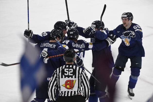 Players of Finland celebrate Mikael Granlund (64) 2-1 goal during the 2022 IIHF Ice hockey, Eishockey World Championships final match between Finland and Canada in Tampere, on May 29th, 2022. Tampere Finland LKFTJK20220529220807GGDU  Copyright: xJussixNukarix