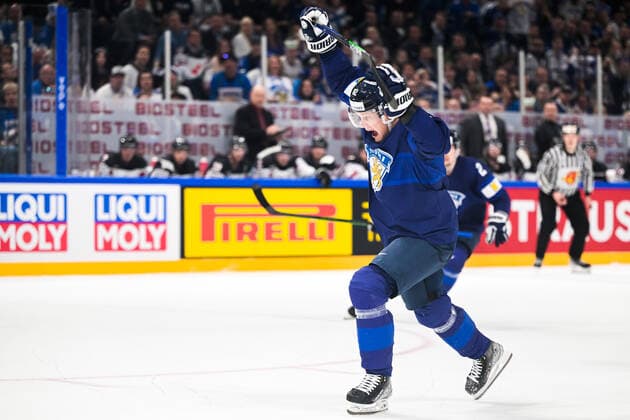 Eishockey, WM Finale, Finnland - Kanada 220529 Harri Pesonen of Finland celebrates after 3-1 during the 2022 IIHF Ice hockey, Eishockey World Championship, WM, Weltmeisterschaft gold medal game between Finland and Canada on May 29, 2022 in Tampere. Photo: Maxim Thore BILDBYRAN kod MT MT0408 ishockey ice hockey ishockey-vm iihf ice hockey world championship finland kanada canada bbeng celebration jubel Copyright: MAXIMxTHORE BB220529MT131