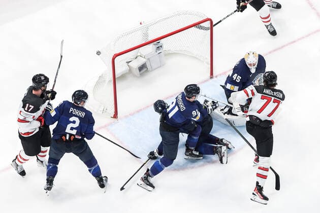 Eishockey, WM Finale, Finnland - Kanada 220529 Zach Whitecloud of Canada (not in frame) scores 3-2 behind goaltender Juho Olkinuora of Finland during the 2022 IIHF Ice hockey, Eishockey World Championship, WM, Weltmeisterschaft gold medal game between Finland and Canada on May 29, 2022 in Tampere. Photo: Maxim Thore BILDBYRAN kod MT MT0408 ishockey ice hockey ishockey-vm iihf ice hockey world championship finland kanada canada bbeng Copyright: MAXIMxTHORE BB220529MT133