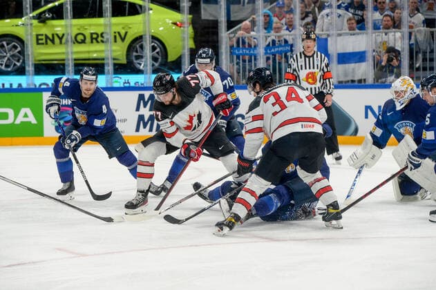 29.05.2022, Tampere, Nokia Arena, Finland v Canada - 2022 IIHF Ice hockey, Eishockey World Championship, WM, Weltmeisterschaft 77 Josh Anderson (Canada), 34 Cole Sillinger (Canada) Tampere Nokia Arena Pirkanmaa Finland Copyright: xJustPictures.ch AndreaxBrancax