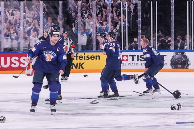 Eishockey, WM Finale, Finnland - Kanada TAMPERE, FINLAND - MAY 29: Finland squad ist word champion 2022 during the 2022 IIHF Ice hockey, Eishockey World Championship, WM, Weltmeisterschaft match between Finland and Canada at Nokia Arena on May 29, 2022 in Tampere, Finland. Tampere Nokia Arena Finland Copyright: xJustPictures.ch JarixPestelaccix