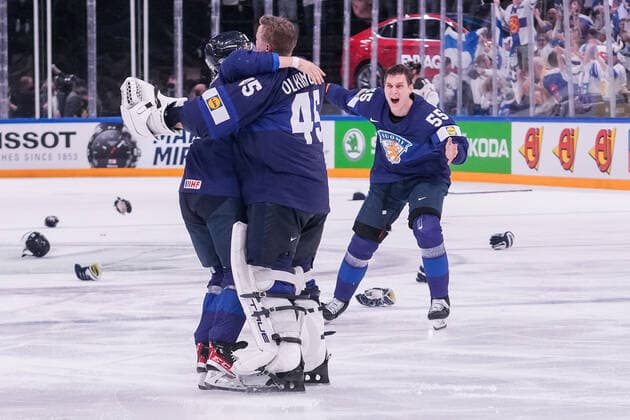 Eishockey, WM Finale, Finnland - Kanada TAMPERE, FINLAND - MAY 29: Finland squad ist word champion 2022 during the 2022 IIHF Ice hockey, Eishockey World Championship, WM, Weltmeisterschaft match between Finland and Canada at Nokia Arena on May 29, 2022 in Tampere, Finland. Tampere Nokia Arena Finland Copyright: xJustPictures.ch JarixPestelaccix