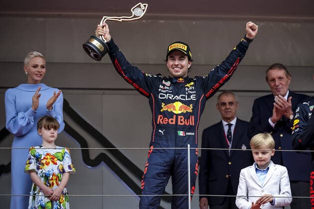 PEREZ Sergio (mex), Red Bull Racing RB18, portrait podium ambiance during the Formula 1 Grand Prix de Monaco 2022, 7th round of the 2022 FIA Formula One World Championship, WM, Weltmeisterschaft on the Circuit de Monaco, from May 27 to 29, 2022 in Monte-Carlo, Monaco - F1 - MONACO GRAND PRIX 2022 - Race DPPI Panoramic  0012201908352