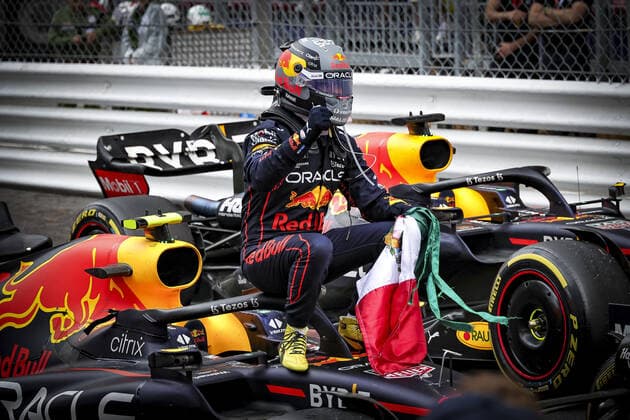 PEREZ Sergio (mex), Red Bull Racing RB18, portrait during the Formula 1 Grand Prix de Monaco 2022, 7th round of the 2022 FIA Formula One World Championship, WM, Weltmeisterschaft on the Circuit de Monaco, from May 27 to 29, 2022 in Monte-Carlo, Monaco - F1 - MONACO GRAND PRIX 2022 - Race DPPI Panoramic  0012201908218