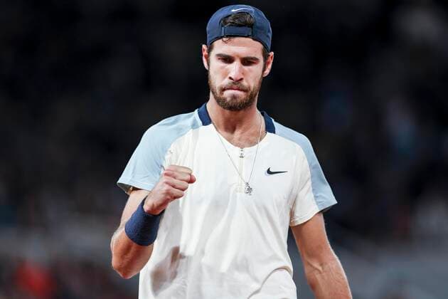 TENNIS - French Open 2022 PARIS,FRANCE,29.MAY.22 - TENNIS - ATP, Tennis Herren World Tour, French Open, Roland Garros, Grand Slam. Image shows the rejoicing of Karen Khachanov ( ).  GEPAxpictures xPatrickxSteiner