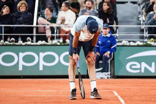TENNIS - French Open 2022 PARIS,FRANCE,29.MAY.22 - TENNIS - ATP, Tennis Herren World Tour, French Open, Roland Garros, Grand Slam. Image shows the disappointment of Karen Khachanov ( ).  GEPAxpictures xPatrickxSteiner